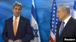 克里国务卿在同以色列总理内塔尼亚胡在耶路撒冷举行会谈之前（2015年11月24日）