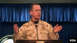 Laksamana Mike Mullen melakukan kunjungan mendadak ke Afghanistan (29/7).