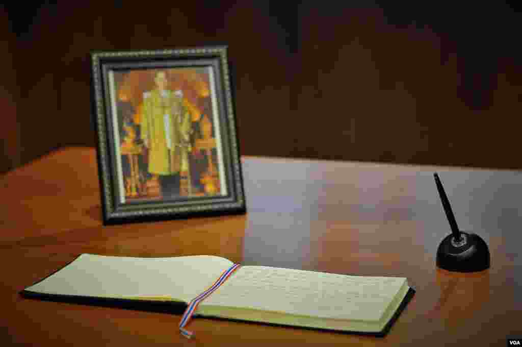 Vice President Joe Biden signs a book of condolences for His Majesty King Bhumibol Adulyadej