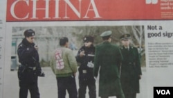 香港南华早报报道：一男子近日在天安门广场附近遭警察拦截盘问