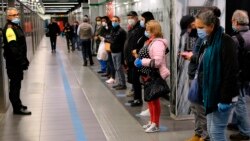 Në pritje të trenit sot në Romë (27 prill 2020)