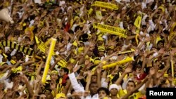 观众在沙特阿拉伯的体育场里看球（2010年）