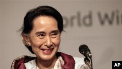 Pemimpin oposisi Burma Aung San Suu Kyi telah menawarkan diri untuk membantu proses perdamaian pemeriintah dan suku minoritas di Burma (Foto: dok).