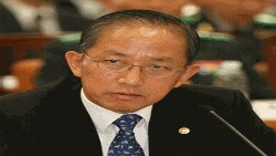 국회에서 답변하는 김태영 국방장관