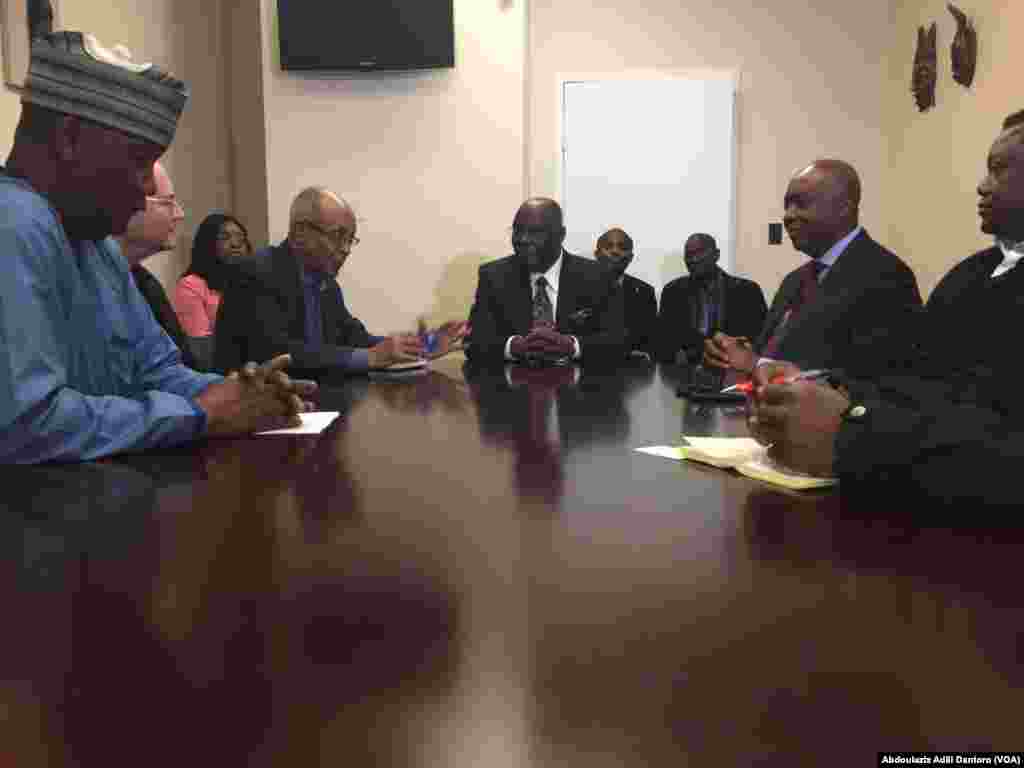 Dan takarar shugaban kasa na babbar jam&rsquo;iyar hamayya a Najeriya PDP, Alh Atiku Abubakar taare da shugabanin Muryar Amurka, Janairu 18, 2019&nbsp;