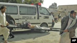 مقامات محلی هلمند میگویند که کشته شدگان حادثۀ سنگین همه اعضای یک خانواده و افراد ملکی اند