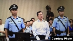 周世锋案庭审现场（天津二中院微博图片）