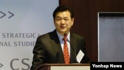 이정훈 한국 외교부 신임 북한인권국제협력대사가 지난해 2월 미국 워싱턴에서 열린 북한인권 토론회에서 연설하고 있다. (자료사진)