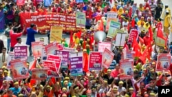 孟加拉国的工人和活动人士在首都达卡参加集会。