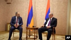 Bako Sahakyan Ermənistanın baş naziri Nikol Paşinyanla görüşür. 9 may, 2018.