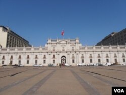 智利首都圣地亚哥的总统府外景 （美国之音 申华拍摄）
