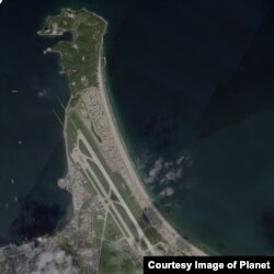 지난달 12일 촬영한 원산-갈마 해안관광지구 위성사진. 해안가를 따라 긴 형태로 조성된 이 지역에는 올해 초까지만 해도 볼 수 없던 건물들이 빼곡히 들어서 있다. 사진 제공=Planet Labs Inc.