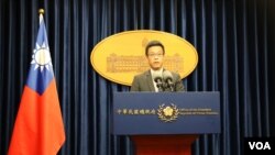 台湾总统府发言人黄重谚 （美国之音 杨明拍摄）
