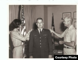 卡尔哈特在空军服役 (卡尔哈特提供)