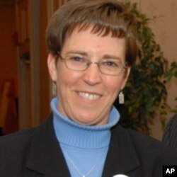 “缅因平等”执行主任贝茨·施密斯