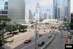 2019年6月14日完全恢复正常交通的立法会附近干道 （美国之音记者申华拍摄）