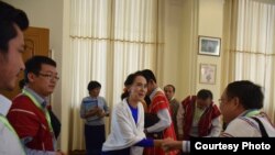 ဒေါ်စုနဲ့အပစ်ရပ်(၈ဖွဲ့) တွေ့ဆုံ။