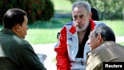 Uqo Çavezin Venesuelada həyata keçirdiyi siyasi dəyişikliklərin ilham mənbəyi Kubada on illərdir hökmranlıq edən Kastro qardaşlarının rejimi olub.