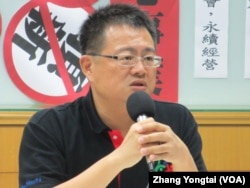 台湾教师工会总联合会理事长张旭政 (美国之音张永泰拍摄)