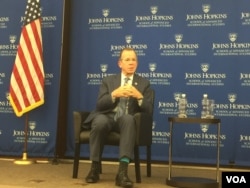 前美军参谋长联席会议主席穆伦海军上将星期二在霍普金斯大学就朝鲜问题发表演讲。（美国之音莉雅拍摄）