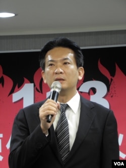 民进党中央发言人林俊宪(美国之音申华拍摄)