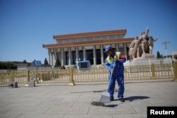 毛主席纪念堂。1983年，纪念堂内增设了毛泽东、周恩来、刘少奇、朱德纪念室。