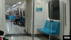 台北捷运列车上(2016年4月4日 美国之音齐勇明拍摄)