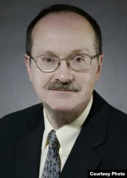 威斯康辛大学密尔沃基分校政治学教授莫迪凯•李