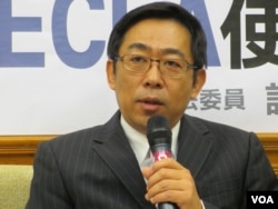 台湾陆委会企划处处长杨家骏(美国之音张永泰拍摄)