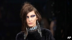 بلا حدید پایان بخش نمایش مد لباسهای پایئزه/زمستانه ۲۰۱۷ ورساچی «ورسز» بود