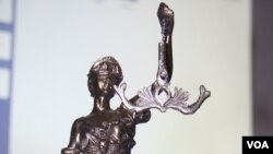 İsaxan Aşurov mükafatının təqdimatı