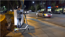 Shivali Sharma sedang mencari skuter yang terpencar di San Jose, California melalui aplikasi Lime