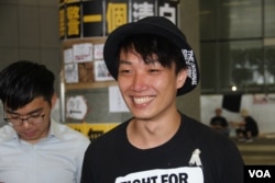 香港民阵召集人岑子杰2019年6月24日在立法会示威区记者会前 （美国之音申华拍摄）