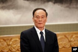 2012年11月15日中共新常委之一王岐山在记者见面会上