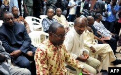 Djibrill Bassolé, Gilbert Diendéré et d'autres accusés lors de leur procès à Ouagadougou, le 27 avril 2017