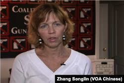 艾米利的母亲罗利·哈斯