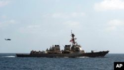 ناوشکن آمریکایی «میسون» در دریای سرخ که چند بار هدف موشک های حوثی های یمن قرار گرفته است