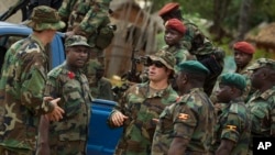 US Army special forces Master Sergeant speaks with troops from the Central African Republic and Uganda, in Obo where US special forces have paired up with local troops and Ugandan soldiers to seek out Joseph Kony's LRA, (File photo).