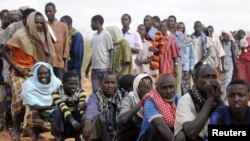 Newly arrived Somali refugees line up to wait for the reception center to open at Ifo settlement at Kenya's Dadaab Refugee Camp, situated northeast of the capital Nairobi near the Somali border, September 1, 2011.