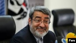 عبدالرضا رحمانی فضلی، وزیر کشور جمهوری اسلامی تهدید کرده بود که برای آزادسازی مرزبانان ربوده شده ایرانی، نیروهای جمهوری اسلامی وارد خاک پاکستان خواهند شد.