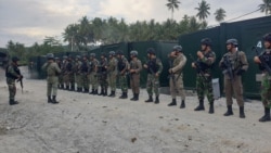 Aktivitas Personel TNI POLRI di Pos Komando Taktis Satgas Operasi Madago Raya di desa Tokorondo, Poso Pesisir, Kabupaten Poso, Sulawesi Tengah, Selasa, 12 Januari 2021. (Foto: VOA/Yoanes Litha)