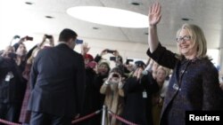 Hillary Clinton memberikan pidato perpisahan kepada para stafnya di Departemen Luar Negeri AS, Jumat (1/2).