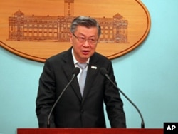 行政院副院长陈冲回答记者提问