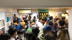 香港铜锣湾书店4月25日正式在台北开幕，创办人林荣基说，台湾是香港人最后的堡垒 （美国之音黄丽玲摄）