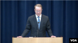 美国国务院助理国务卿布朗菲尔德（美国之音黄锋摄）