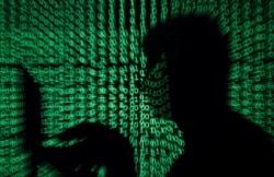 Seorang peretas sedang beraksi, dalam ilustrasi. (Foto: Reuters)
