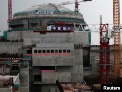 资料照：广东省台山核电站的一个核反应堆正在建设中。（2013年10月17日）