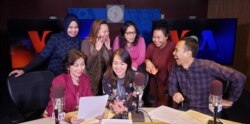 Beberapa penyiar VOA Siaran Bahasa Indonesia di Studio VOA (foto: courtesy).