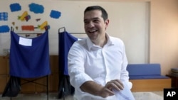 Aleksis Cipras, lider levičarske partije Siriza, glasa na izborima 7. jula 2019.