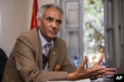 ፕሮፌሰር በየነ ጴጥሮስ